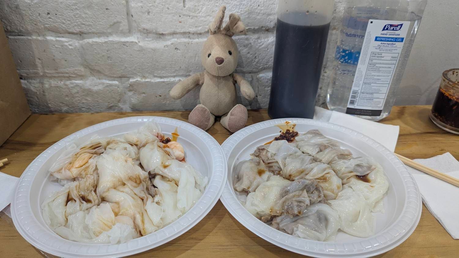 Rice rolls we with shrimps and beef