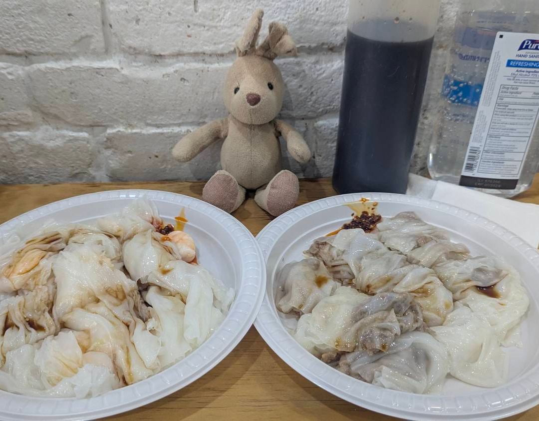 Rice rolls we with shrimps and beef