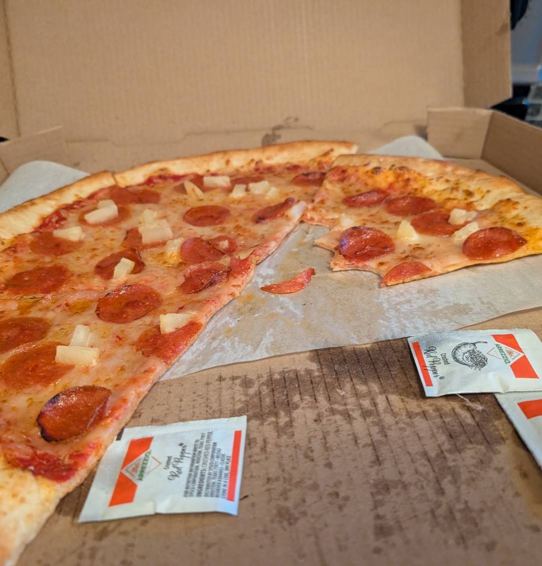 Pineapple & Pepperoni Pizza
